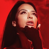 Model profile picture